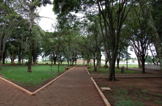 Centro Cívico de Angélica MS, 1956. Plano urbanístico de Jorge Wilheim, paisagismo de Rosa Kliass