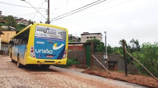 Ponto de ônibus em bairro periférico – Viçosa MG