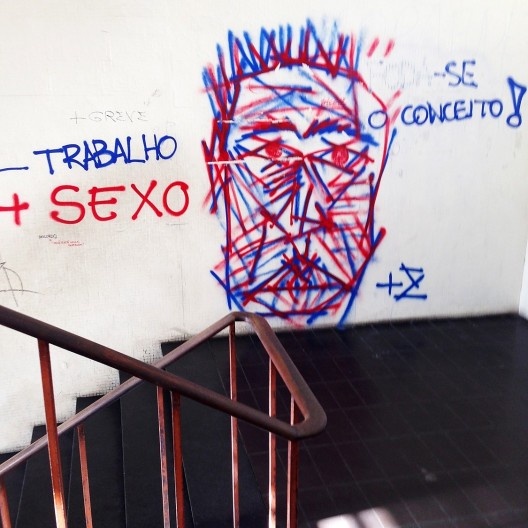 Pixação no edifício da FAU UFRJ