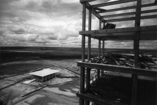 Construção da Praça dos Três Poderes, 1957