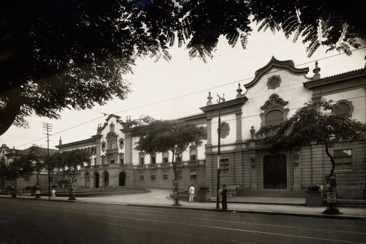 Modernidade, modernização e identidade nacional