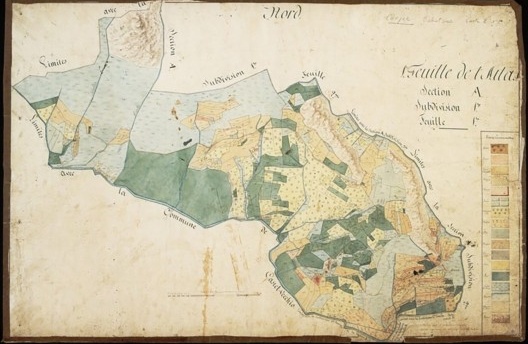Mapa da região italiana de Savona, pertencente ao império napoleônico realizado em 1808, para fins cadastrais e cobrança de impostos. Mostra as divisões de propriedades e cultivos