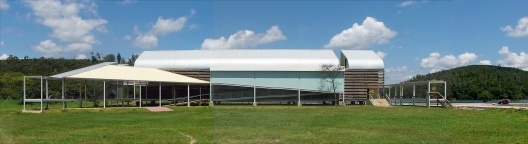 Campus Lagoa do Piau, vista posterior do prédio A, Caratinga MG. Arquiteto Sylvio Emrich de Podestá, 2006