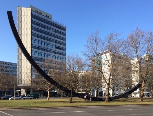 Edifícios comerciais na Rua Kleiststr