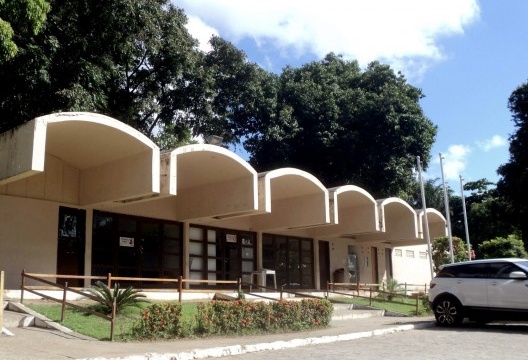 Edifício administrativo do Parque Zoobotânico Arruda Câmara, Recinto dos Falconiformes e Lago das Cinco Fontes
