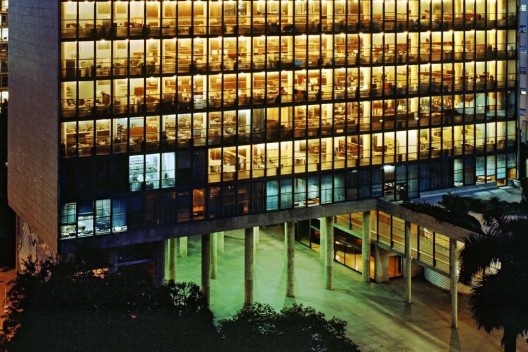 Ministério da Educação e Saúde, Rio de Janeiro RJ. Arquitetos Lúcio Costa, Jorge Machado Moreira, Ernani Vasconcellos, Affonso Eduardo Reidy, Carlos Leão e Oscar Niemeyer, 1939-1945