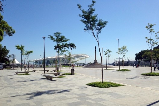 Praça Mauá, estatua do Barão de Mauá ao centro e Museu do Amanhã ao fundo, Rio de Janeiro