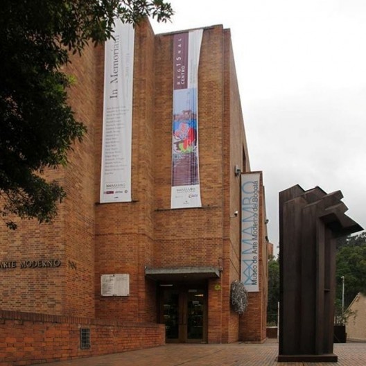 Museu de Arte Moderna de Bogotá – MAMBO, acesso. Arquiteto Rogelio Salmona