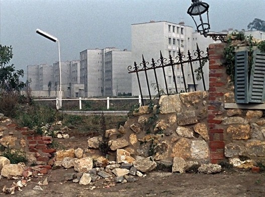 As ruínas da cidade tradicional e os edifícios da cidade moderna, Mon Oncle, filme de Jacques Tati