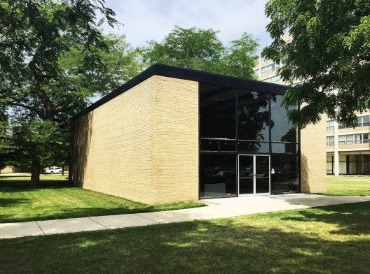 Mies van der Rohe, St. Savior Chapel (1949). Illinois Institute of Technology