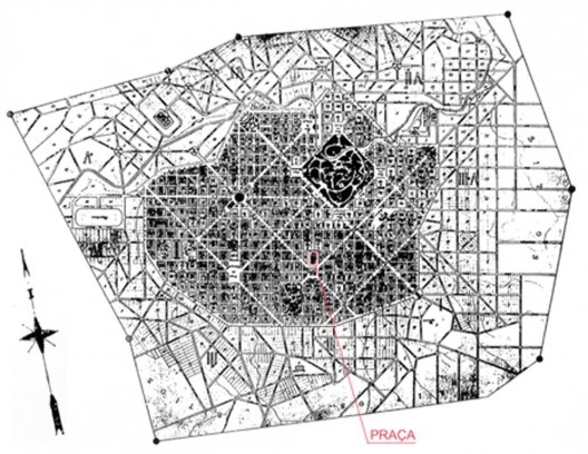 Planta (fragmento) da nova capital Belo Horizonte, que mostra as zonas urbana e suburbana; indicação da Praça da Liberdade em cor vermelha. Ano 1895, escala original 1:10.000.