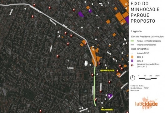 Mapa com eixo do Minhocão em cinza e parque proposto em verde sobre imagem de satélite