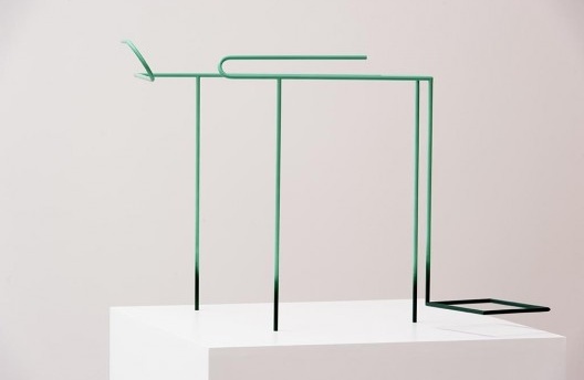 Waltércio Caldas. Escultura. Falta alguma coisa mas o equilíbrio é perfeito