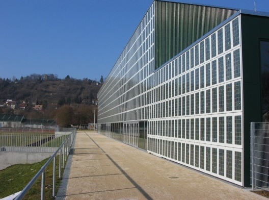 Tubingen Sporthalle, exemplo de BIPV
