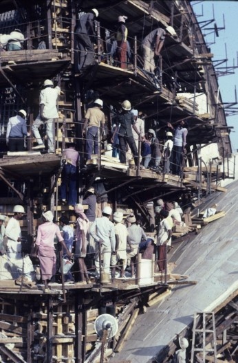 Mão de obra intensiva durante a construção, inclusive com a participação de mulheres