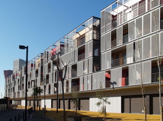 Conjunto Habitacional Fira de Barcelona – L’Hospitalet de Llobregat, fachada sul, Barcelona 2009. ONL Arquitectura