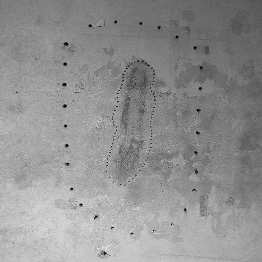 Desenho, provavelmente de um antigo preso, encontrado nas paredes do Espacio Memoria y Derechos Humanos