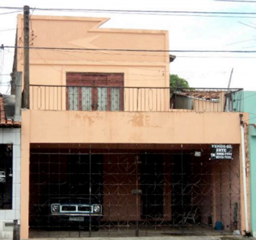 Exemplo de apagamento do \"Raio que o parta\" em fachada no bairro do Umarizal