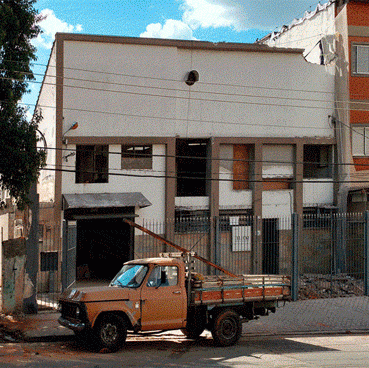 Wish School, foto-animação da transformação da fachada, São Paulo SP Brasil, 2016. Arquitetos Alexandre Gervásio, Erico Botteselli, Lucas Thomé e Pedro de Bona / Grupo Garoa Arquitetos Associados