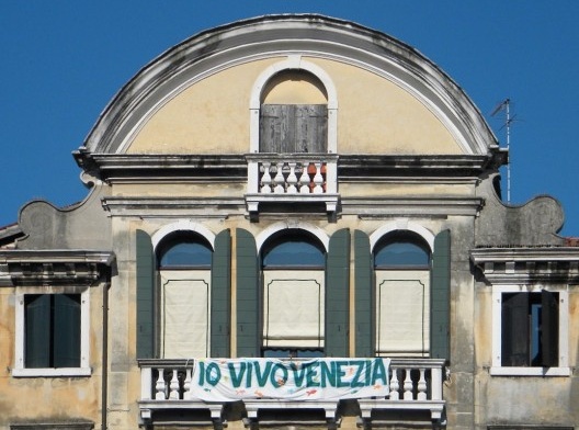 Faixa em janela, “Eu vivo Veneza”, Veneza