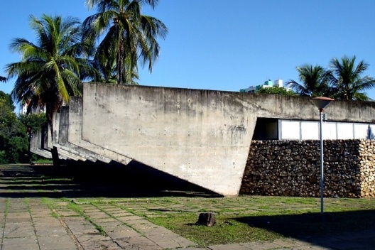 Restaurante universitário, UFMT, Cuiabá, 1969. Arq. Oscar Arine e Armênio Arakelian