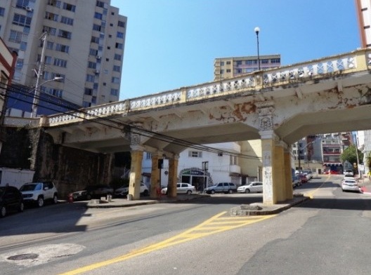 Viaduto Caramuru, vigas e mísulas com descolamento de reboco, Vitória ES
