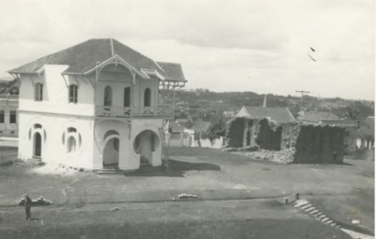 Vista da Praça João Candido, na década de 1920: em primeiro plano o Belvedere construído na gestão de Candido de Abreu