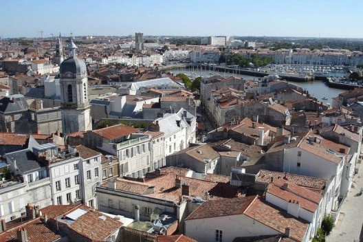 Vista para a cidade velha e porto de La Rochelle, França