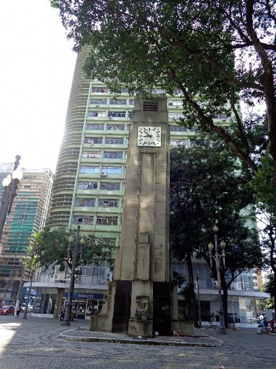 Edifício Rural Bank, fachada para a praça Oito de Setembro, Vitória ES