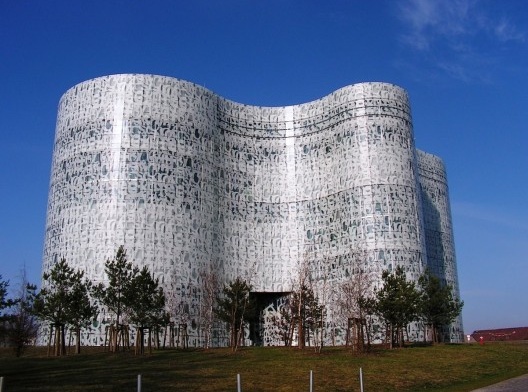Evolução do partido arquitetônico e estilístico de Herzog & de Meuron: Cottbus University Library (2004)