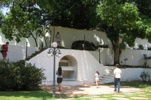 Jardins em níveis no quintal do Palácio Conde dos Arcos