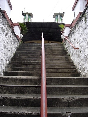 Escadarias de acesso à estação