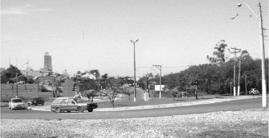 Praça - escassez de equipamentos