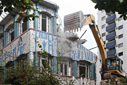Edifício Caiçara em demolição
