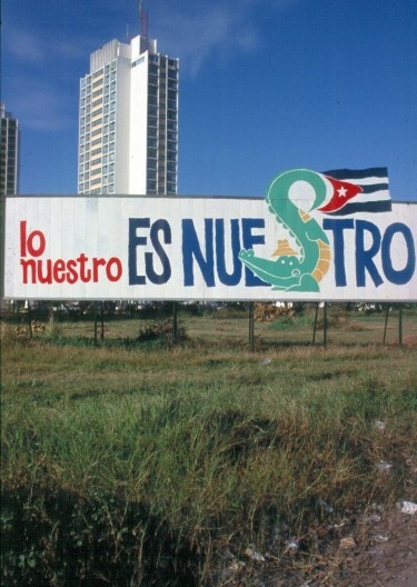 Cartaz: “Lo nuestro es nuestro”, anos 1990