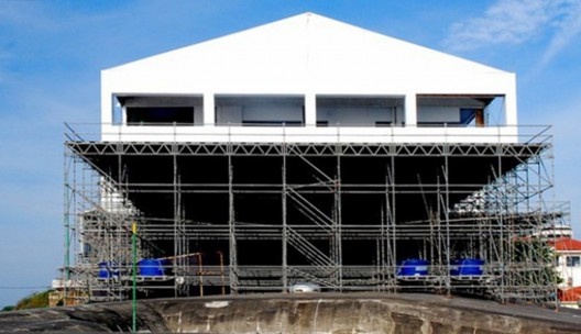 Estruturas de andaimes no Forte de Copacabana