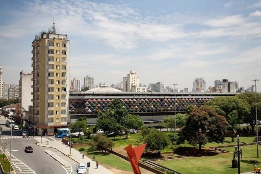 Antiga Estação Rodoviária da Luz, posteriormente convertida em shopping popular, hoje demolida, centro de São Paulo