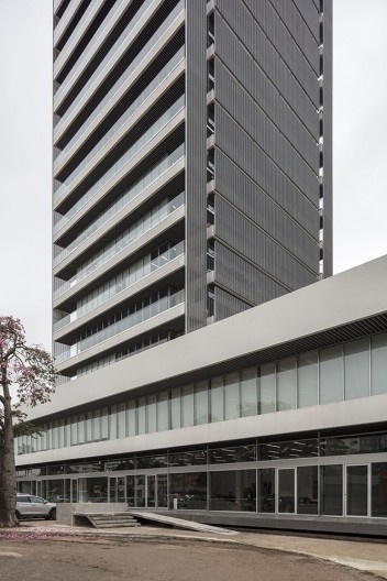 Torre Ambassador, Santa Cruz de la Sierra, 2017. Arquitetos Jorge Gambini e Hans Kenning / Enciam Arquitectura, Hans Kenning arquitectos