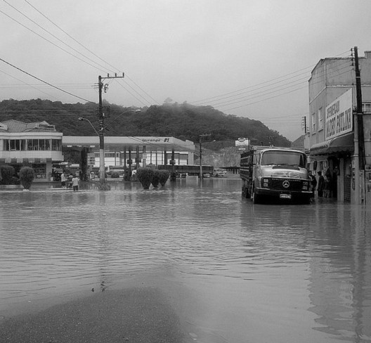 Rua Professor Simão Hess, alagamento em 2008, Luiz Alves SC