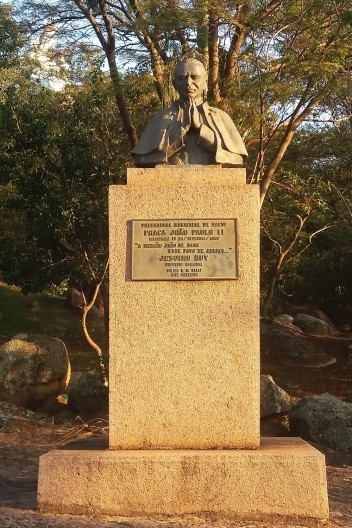 Visitando a Igreja Nossa Senhora de Monte Serrat: Praça João Paulo II, Salto