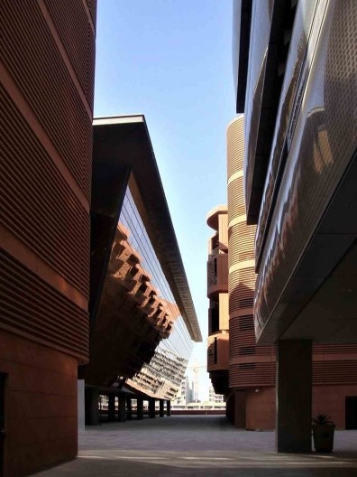 Masdar City, Emirados Árabes Unidos. Escritório Foster and Partners