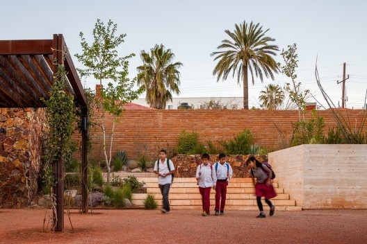 Pátio Fresnos, Nacozari de Garcia, Sonora, México, 2014. Arquiitetos Jorge Ambrosi e Gabriela Etchegaray (autores) / Ambrosi Etchegaray