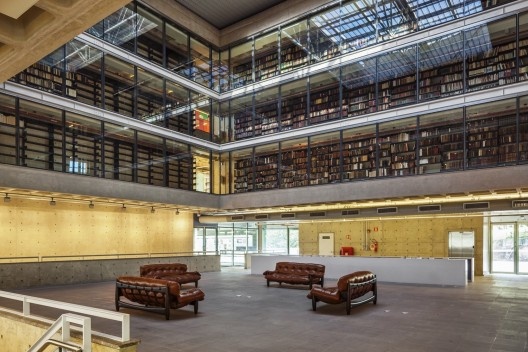 A universidade e a crítica de arquitetura no Brasil