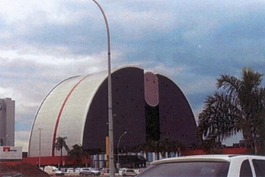 Vidro temperado fumê do Edifício do Brasília Shopping
