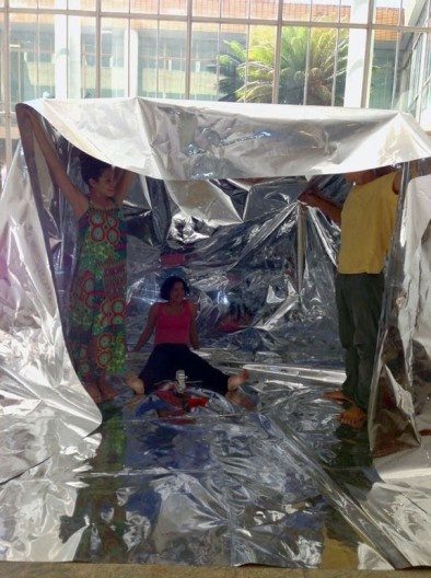 Aplicação de fita adesiva nos tubos murchos