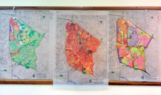 Grupo da Prefeitura dialogando com Concessionária; Mapas desenhados segundo o interesse de cada ator