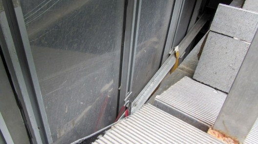 Galaxy Soho, estrutura metálica por baixo das curvas brancas