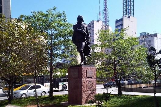 Quem sabe o nome do escultor e da escultura?