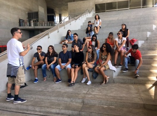 Aula de arquitetura contemporânea na Cidade das Artes e da Música na Barra da Tijuca, Rio de Janeiro, 08/08/2017