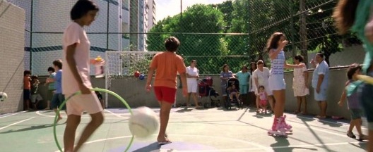 Cena do filme O som ao redor, roteiro e direção de Kléber Mendonça Filho